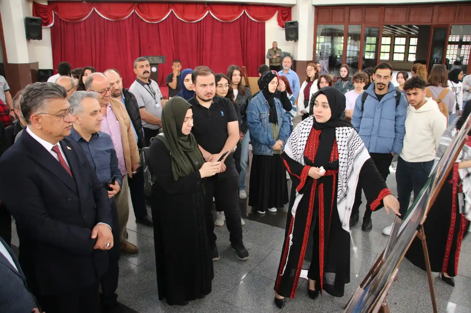 Kütahya'da çÖğrenci Gözünden Gazze Sergisiç açıldı