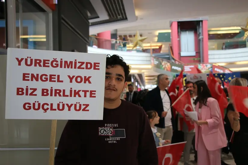 Kütahya'da özel çocukların mezuniyet heyecanı