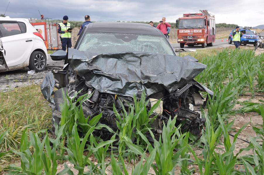 Manisa'da trafik kazası 3 yaralı