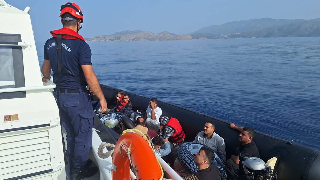 Muğla açıklarında 30 düzensiz göçmen kurtarıldı