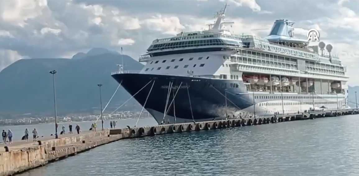 Oosterdam, Alanya Limanı'na demirledi