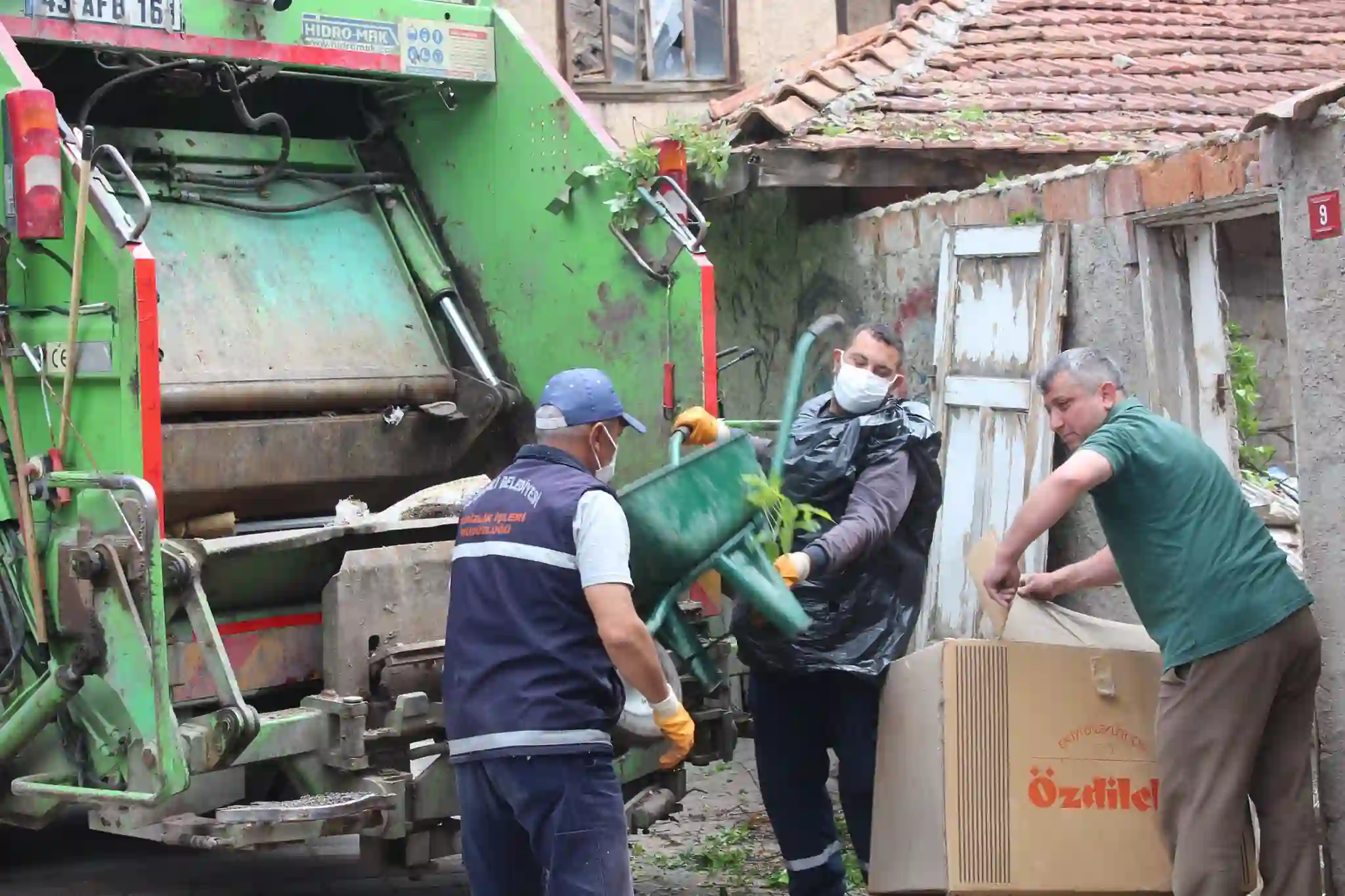 Kütahya’da fareli ev temizlendi mahalleli rahatladı