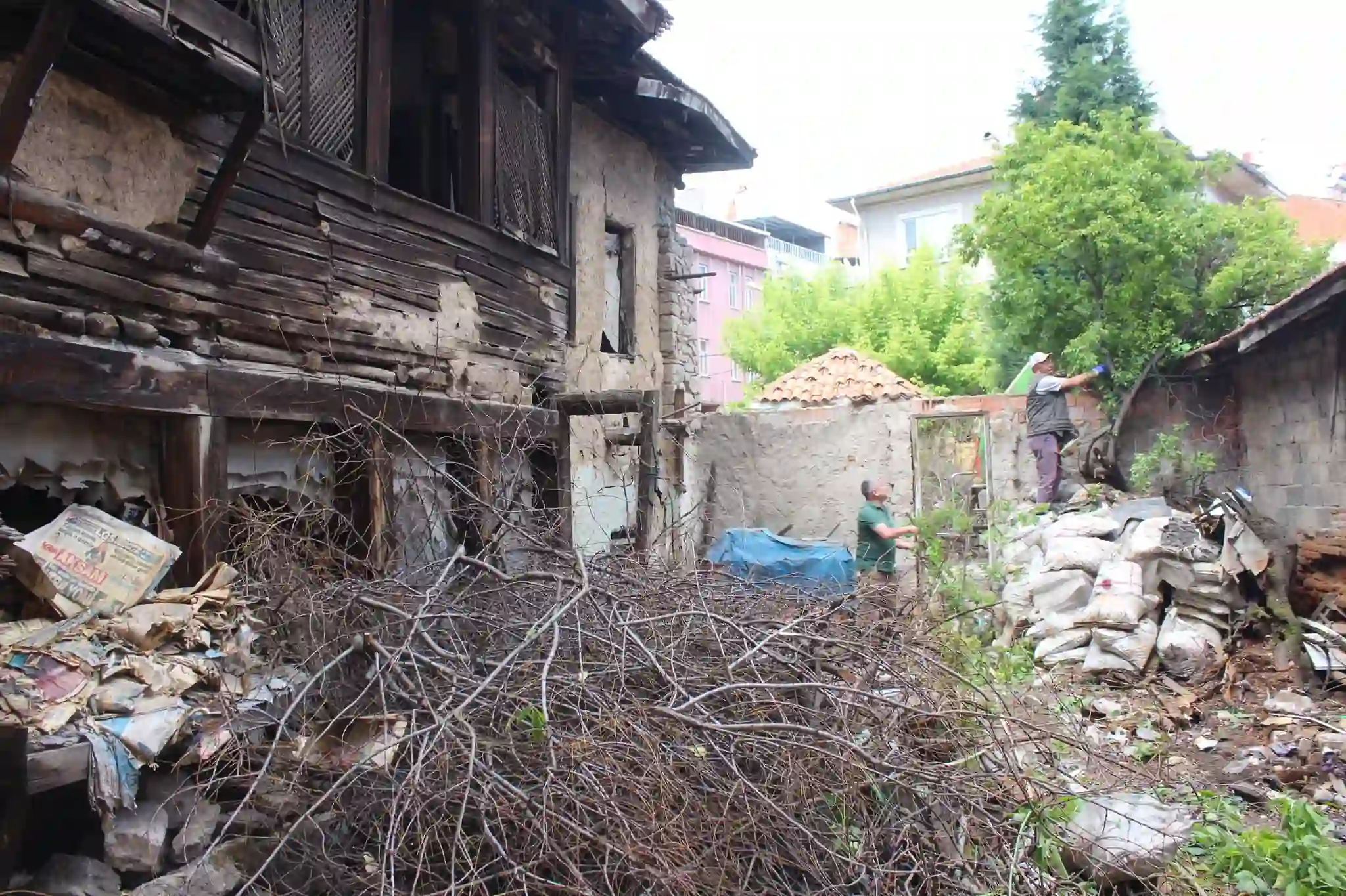 Kütahya’da fareli ev temizlendi mahalleli rahatladı