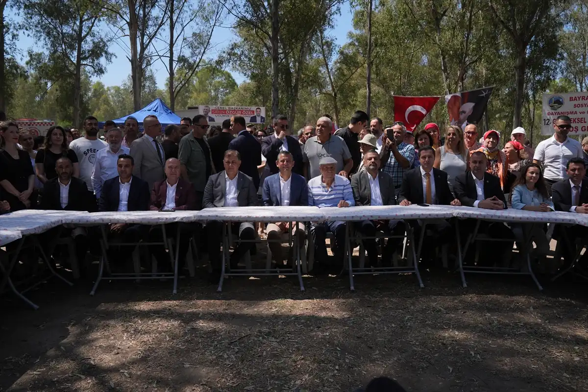 CHP Genel Başkanı Özel, İzmir'de Keşkek Günü etkinliğine katıldı