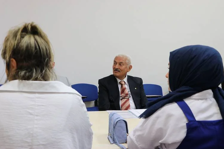 Emekli eğitimci 75 yaşında yüksek lisans öğrencisi oldu