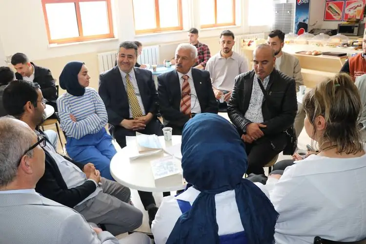 Emekli eğitimci 75 yaşında yüksek lisans öğrencisi oldu