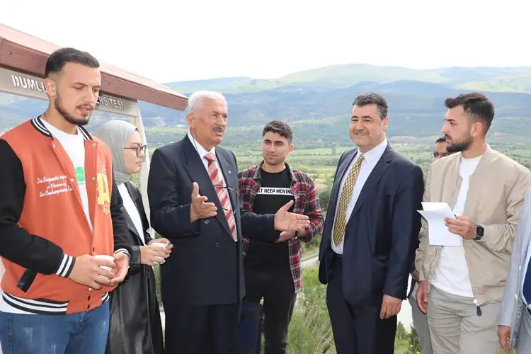 Emekli eğitimci 75 yaşında yüksek lisans öğrencisi oldu