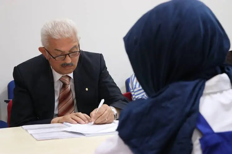 Emekli eğitimci 75 yaşında yüksek lisans öğrencisi oldu