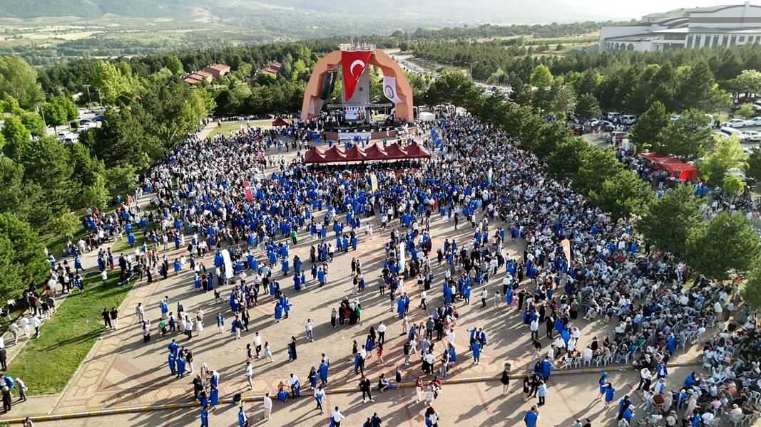 Kütahya DPÜ’de mezuniyet heyecanı yaşandı