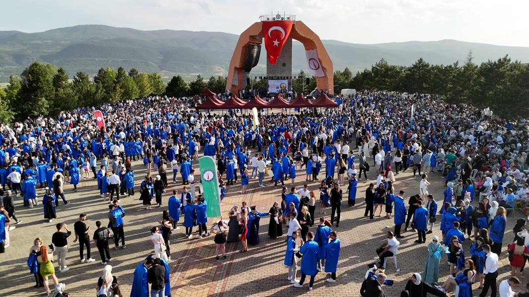 Kütahya DPÜ’de mezuniyet heyecanı yaşandı