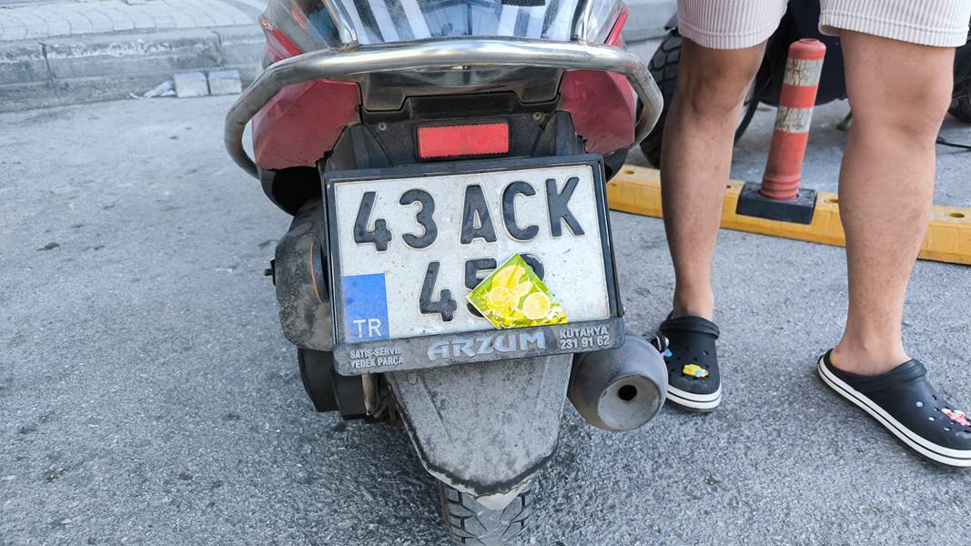 Kütahya’da EDS’den kaçmak için ıslak mendil kullandı