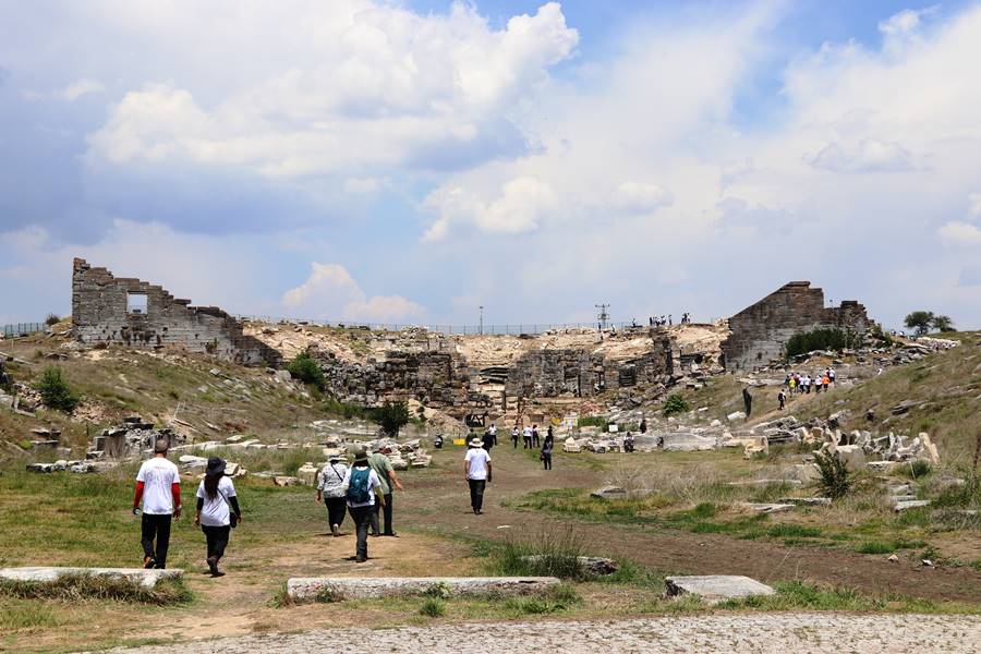 Kütahya'da dağcılar Aizanoi'de yürüyüş yaptı