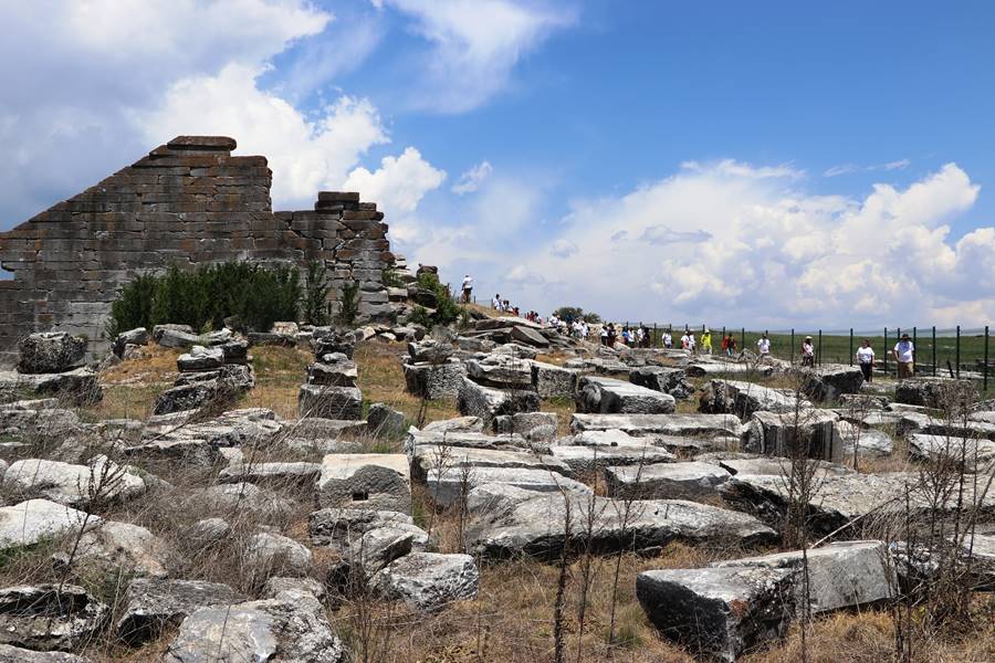 Kütahya'da dağcılar Aizanoi'de yürüyüş yaptı