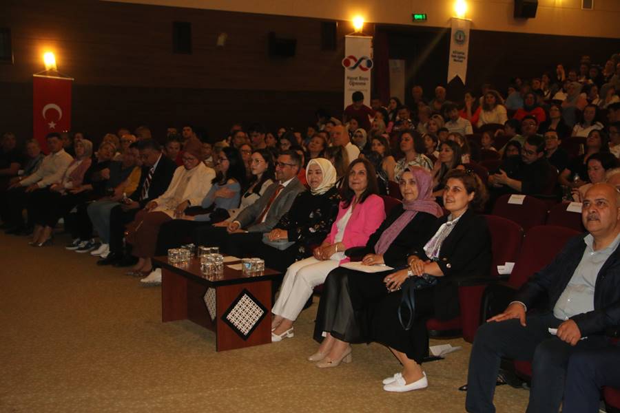 Kütahya’da öğretmenler Anadolu ritimlerini sahneledi