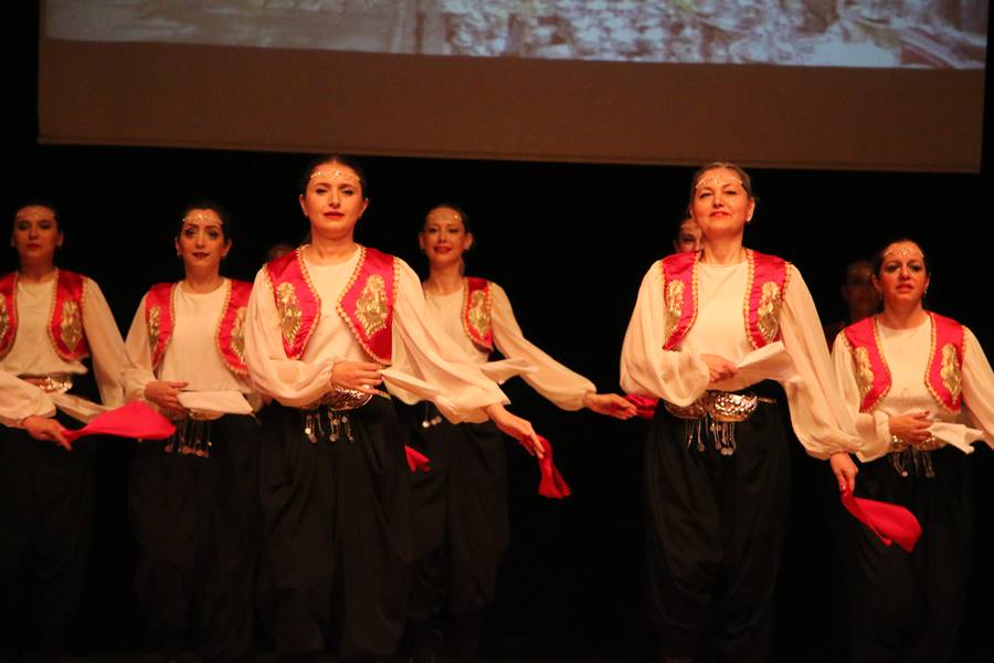 Kütahya’da öğretmenler Anadolu ritimlerini sahneledi