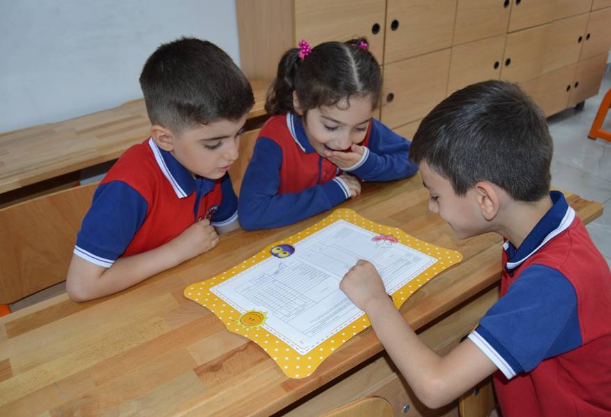 Kütahya’daki okullarda öğrenciler karnelerini aldı