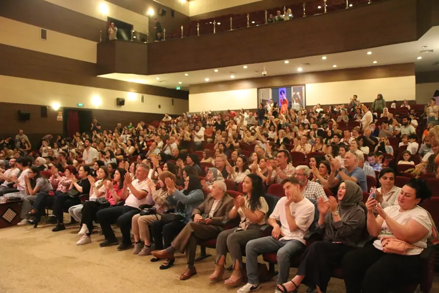 Kütahya’da Ayna grubu kulakların pasını sildi