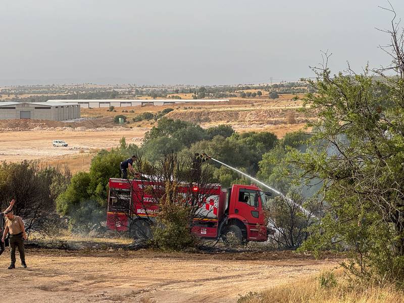 Uşak'ta makilik alanda çıkan yangın söndürüldü