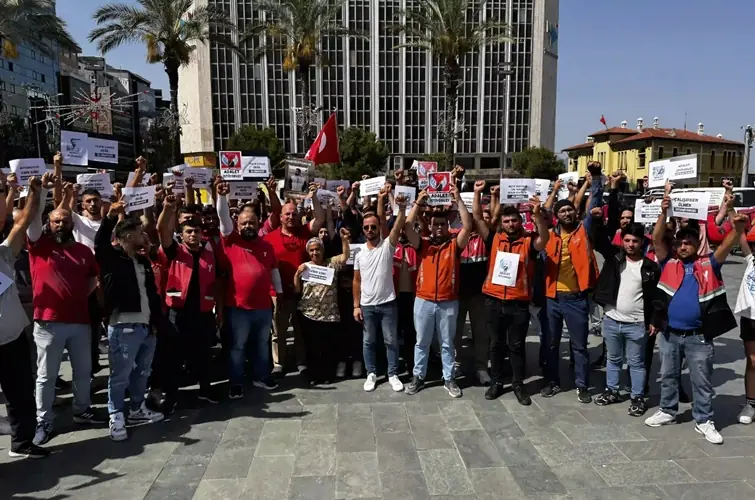 İzmir'de motokuryeler öldürülen meslektaşları için konvoy yaptı