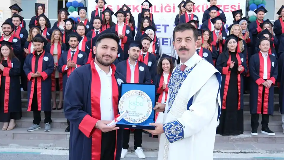 Kütahya’da geleceğin diş hekimleri kep attı
