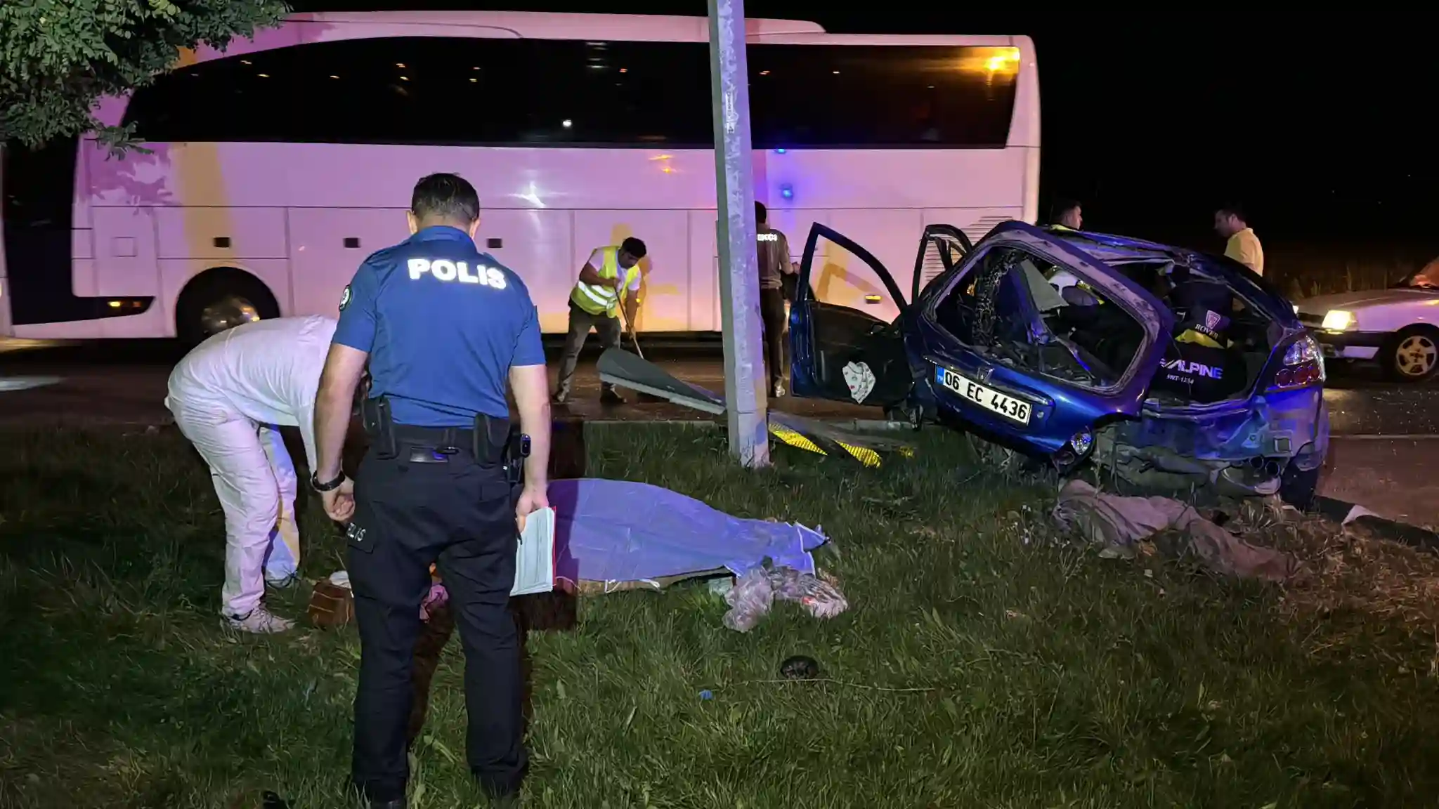 Kütahya'da trafik kazası, ölü ve yaralılar var