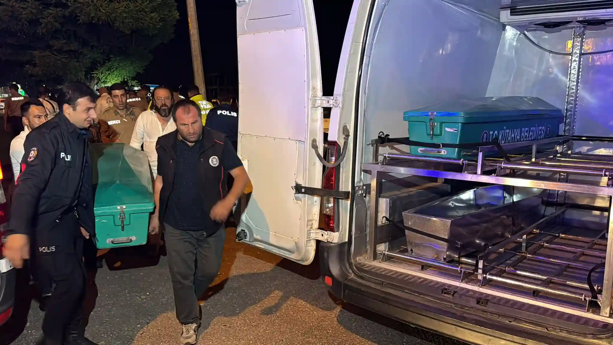 Kütahya'da trafik kazası, ölü ve yaralılar var