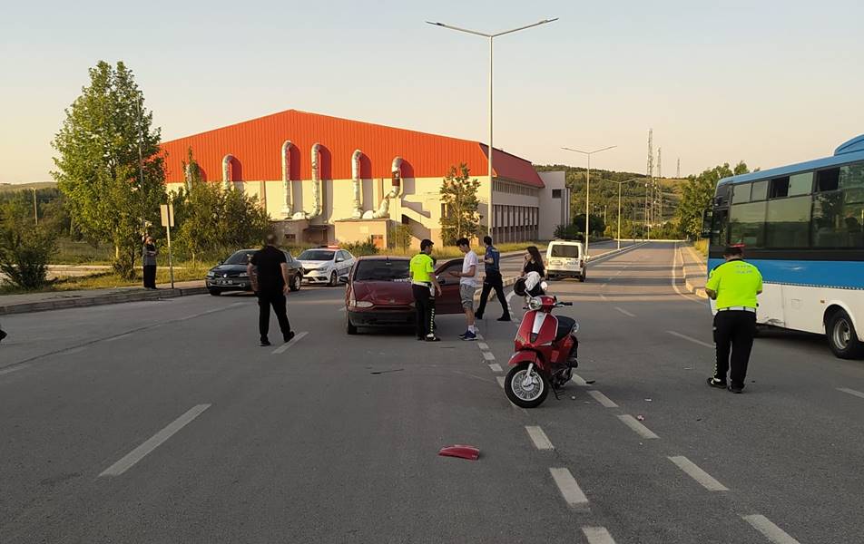 Kütahya'da kampüste köpekler kazaya neden oldu