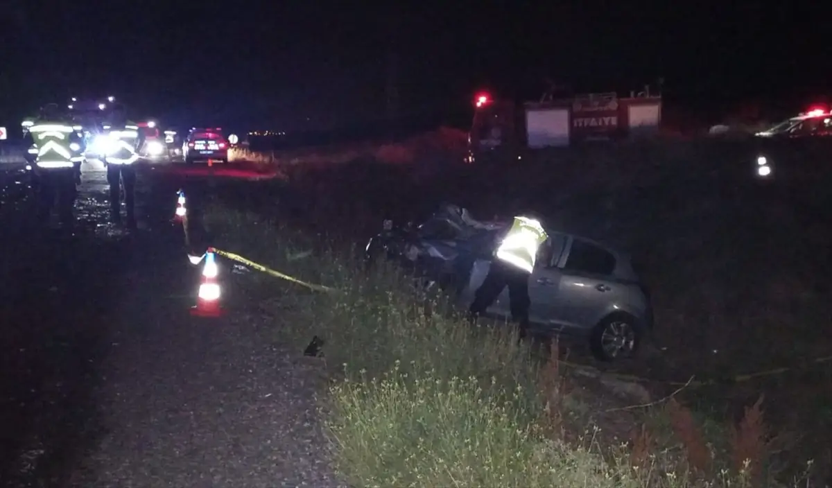 Afyonkarahisar'da otobüsle otomobil çarpıştı 1 ölü, 4 yaralı