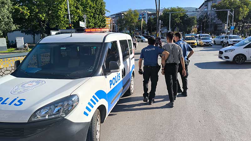 Kütahya'da Şahin ekibi aranan suçluyu yakaladı