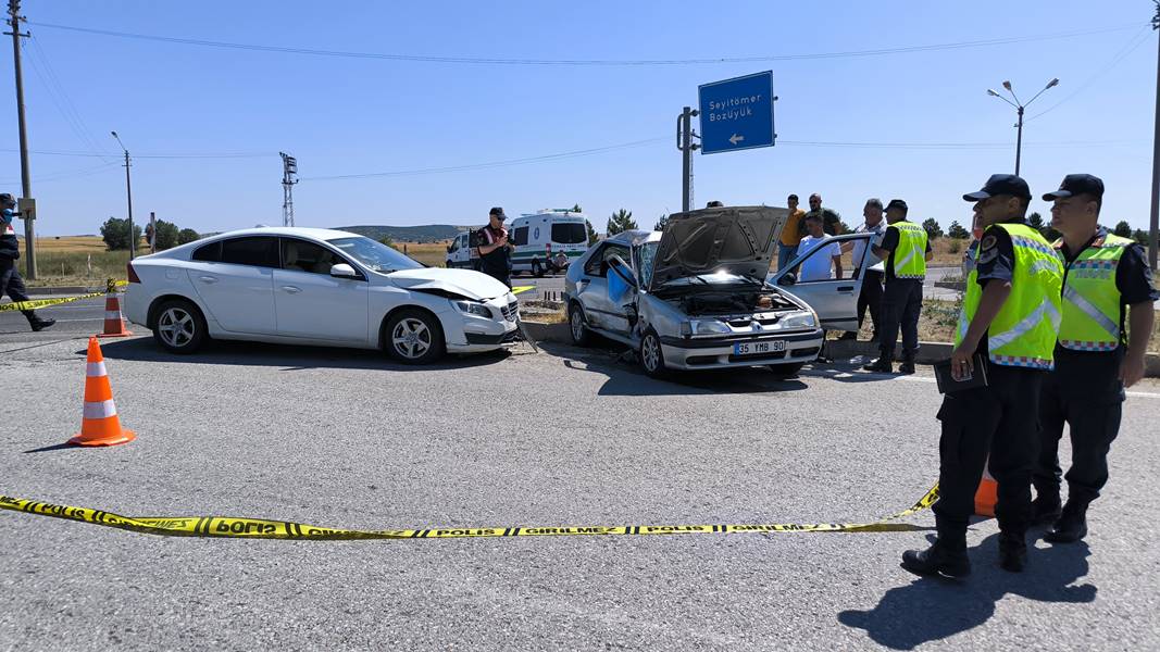 Kütahya’da trafik kazası, ölü ve yaralılar var 