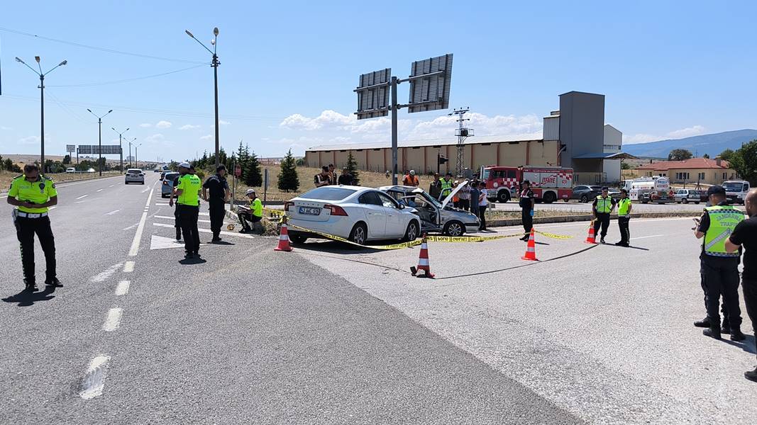 Kütahya’da trafik kazası, ölü ve yaralılar var