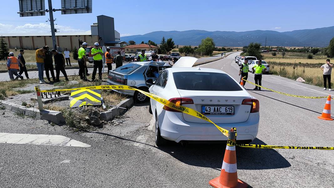 Kütahya’da trafik kazası, ölü ve yaralılar var