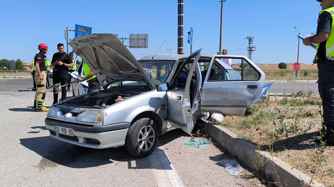 Kütahya’da trafik kazası, ölü ve yaralılar var