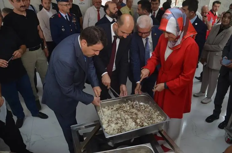 Kızılay Başkanı Meriç, “Aşevlerini yaygınlaştırırken daha insani koşullar ve daha profesyonel yönetişim için uğraşıyoruz.” dedi.