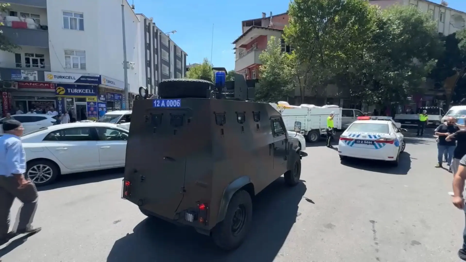 Madde bağımlısı genç önüne gelene bıçakla saldırdı 2 ölü, 7 yaralı