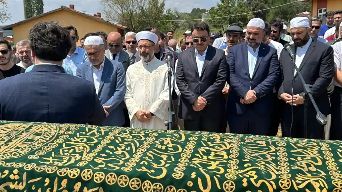 Diyanet İşleri Başkanı Erbaş, Kütahya'da cenaze törenine katıldı 