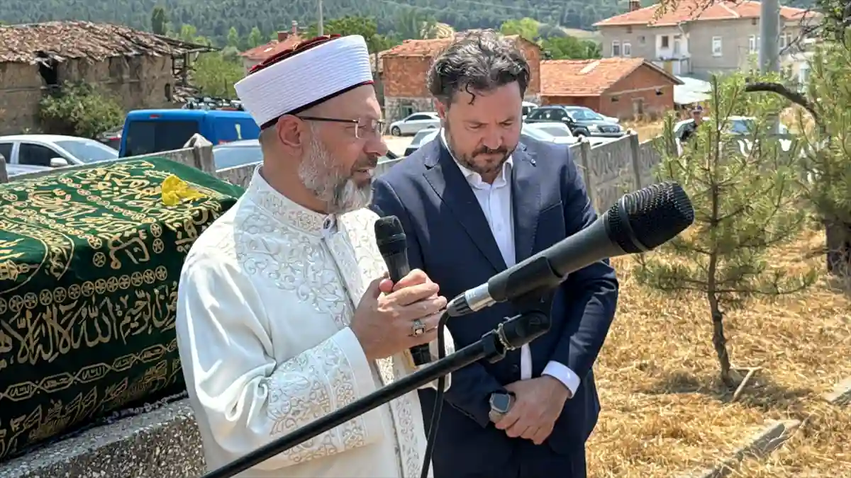 Diyanet İşleri Başkanı Erbaş, Kütahya'da cenaze törenine katıldı 