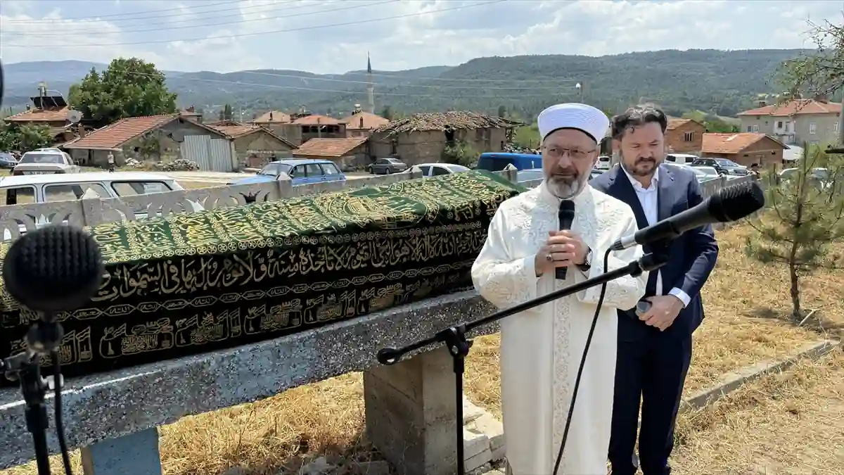 Diyanet İşleri Başkanı Erbaş, Kütahya'da cenaze törenine katıldı 