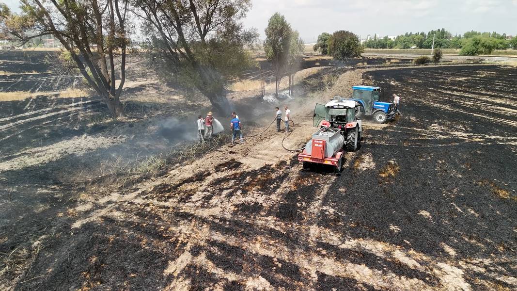 kütahya da demiryolu hattında büyük anız yangını