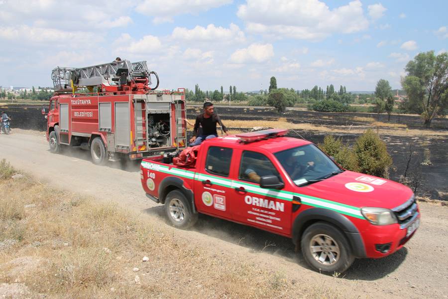 kütahya da demiryolu hattında büyük anız yangını