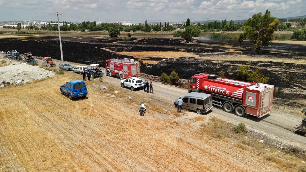 kütahya da demiryolu hattında büyük anız yangını