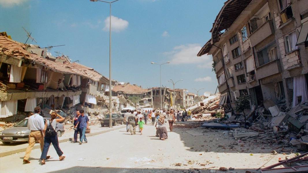 17 Ağustos Marmara Depremi'nin üzerinden çeyrek asır geçti