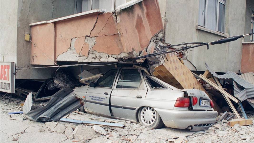 17 Ağustos Marmara Depremi'nin üzerinden çeyrek asır geçti