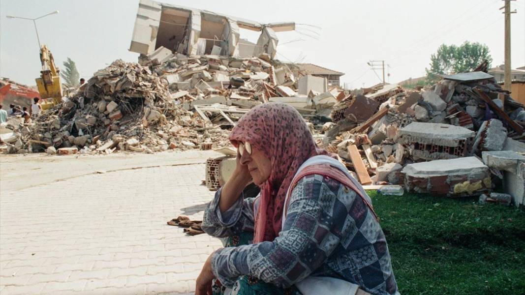 17 Ağustos Marmara Depremi'nin üzerinden çeyrek asır geçti