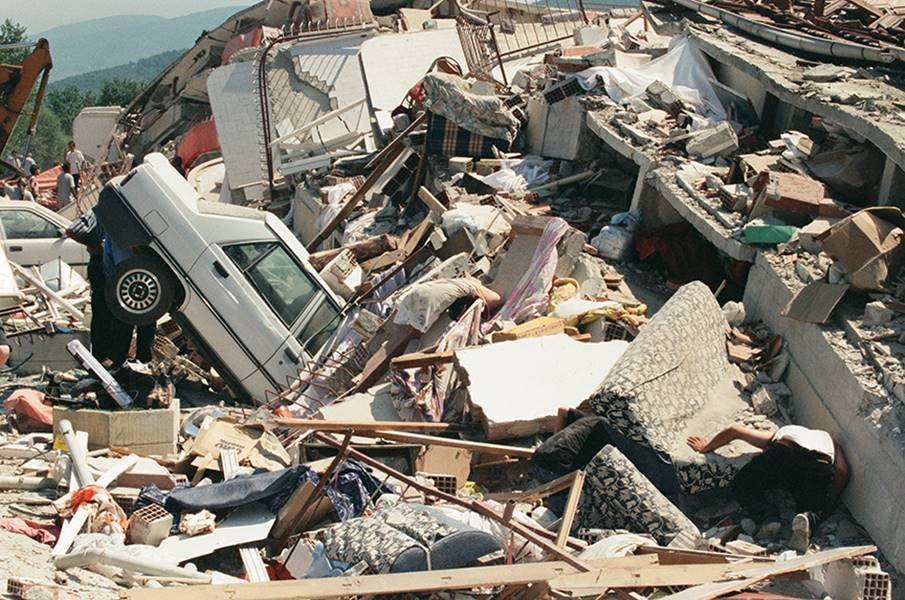 17 Ağustos Marmara Depremi'nin üzerinden çeyrek asır geçti