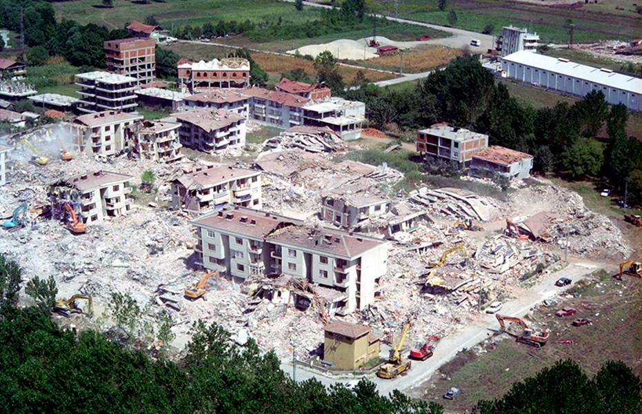 17 Ağustos Marmara Depremi'nin üzerinden çeyrek asır geçti