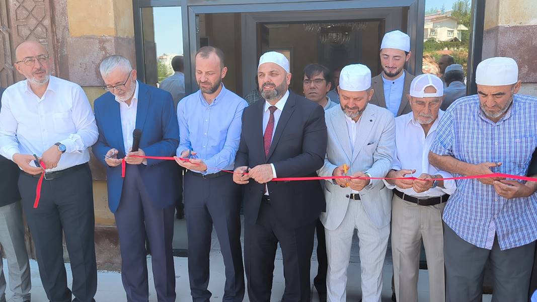 Kütahya’da Kevser Cami cuma namazıyla ibadete açıldı