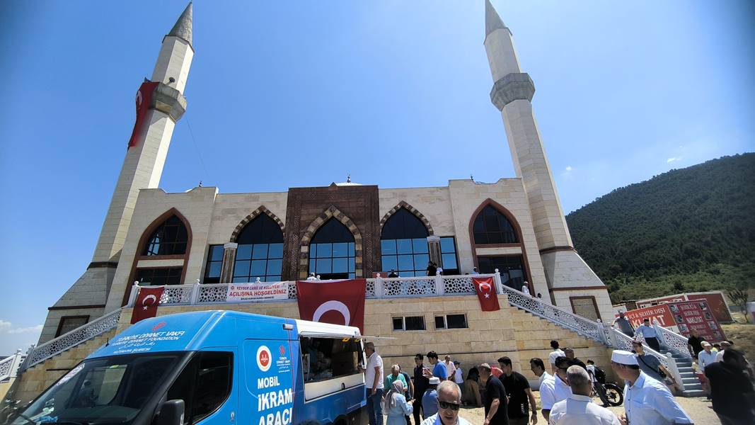 Kütahya’da Kevser Cami cuma namazıyla ibadete açıldı