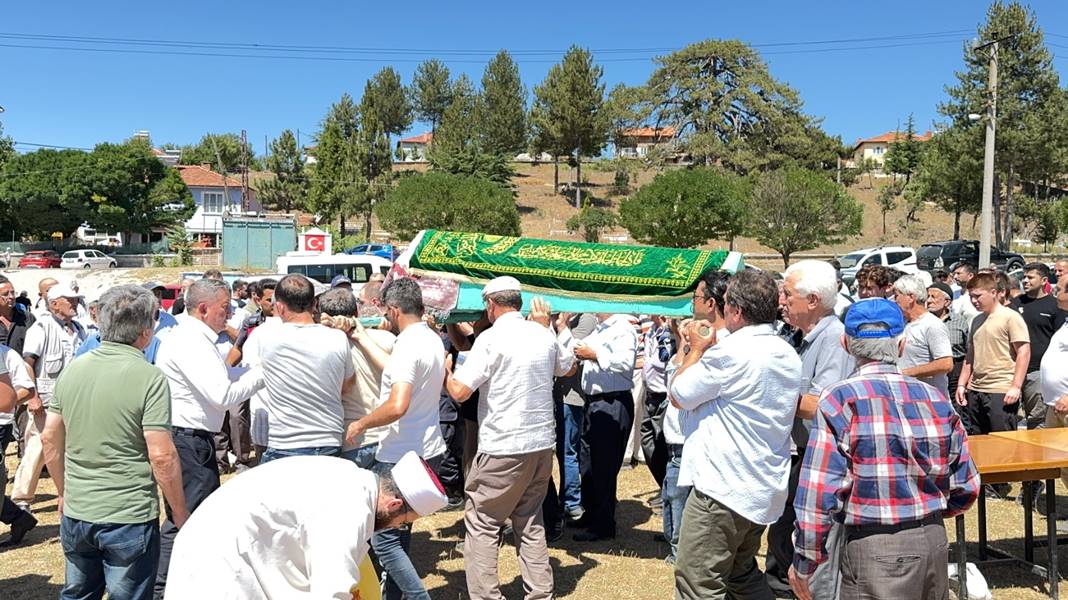 Kütahya'da kazada ölen kadın defnedildi