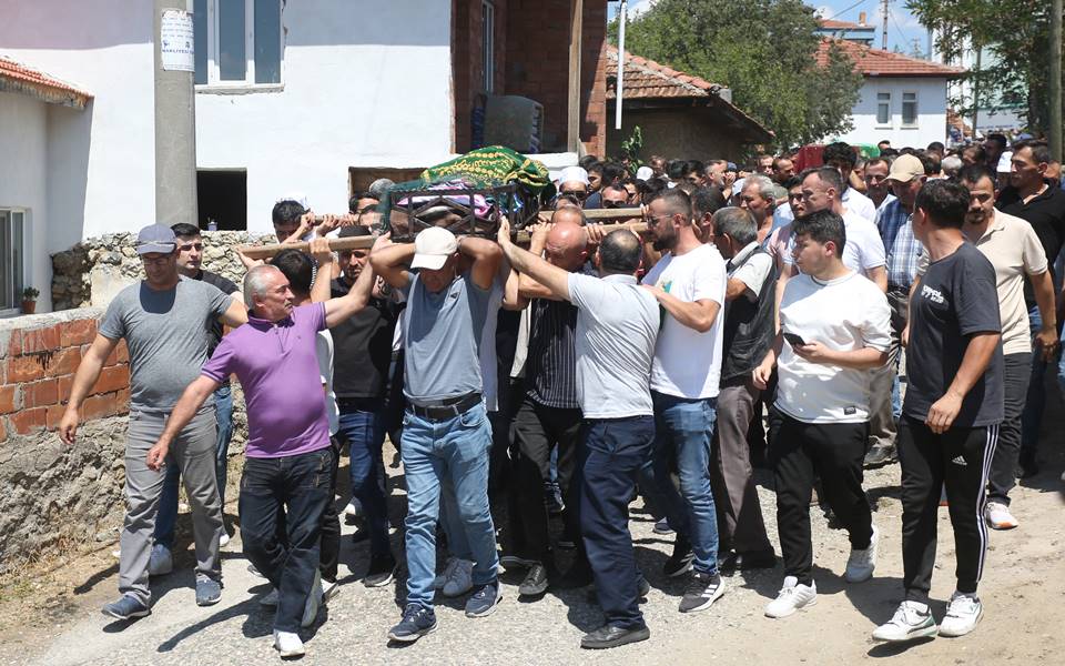 Kütahya'da trafik kazasında ölen çiftin cenazeleri defnedildi